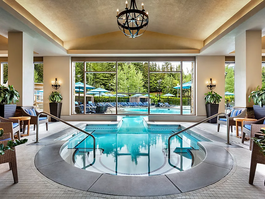 Fairmont Château Whistler Pool